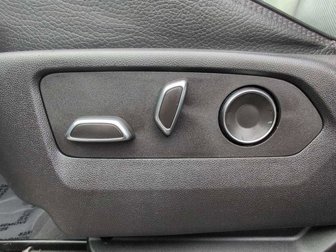 Used 2024 GMC Yukon XL Denali image 18