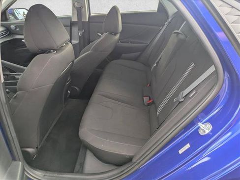 Used 2025 Hyundai Elantra SEL FWD image 17