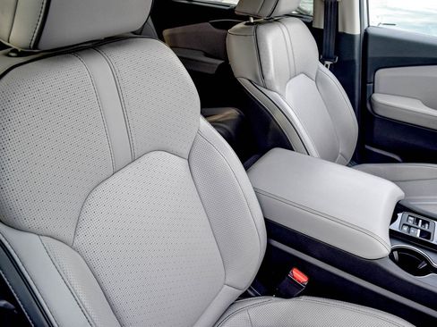 Used 2023 Honda Pilot Elite image 6