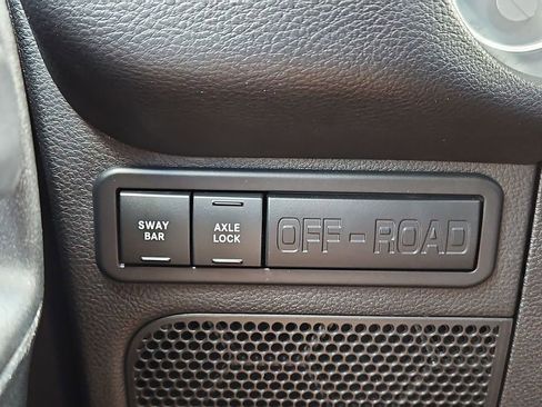 Used 2016 Jeep Wrangler Unlimited Rubicon w/ Connectivity Group AWD/4WD image 16