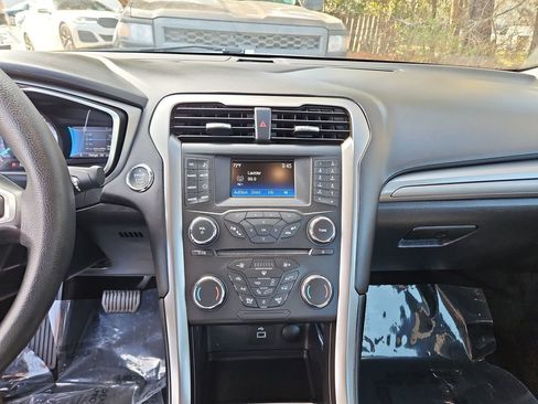 Used 2018 Ford Fusion S image 15