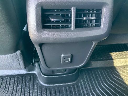 Used 2024 Chevrolet Equinox RS FWD image 17