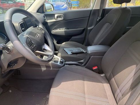 Used 2023 Hyundai Venue SEL w/ Cargo Package FWD image 8