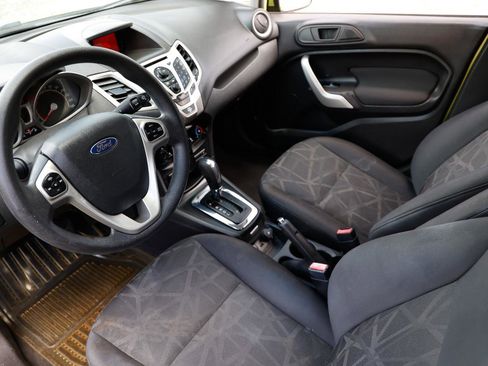 Used 2012 Ford Fiesta SE FWD image 4