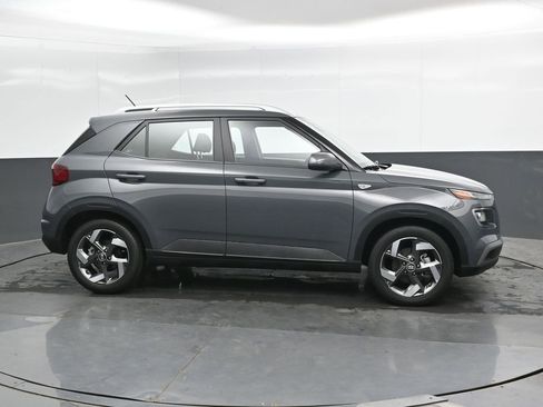 Used 2025 Hyundai Venue SEL FWD image 4