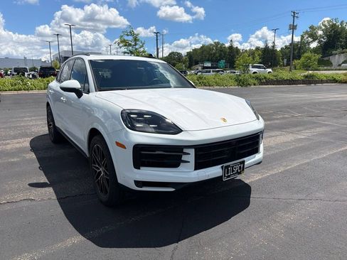 Used 2024 Porsche Cayenne AWD/4WD image 12