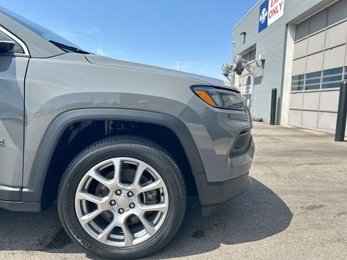 Used 2023 Jeep Compass Latitude AWD/4WD image 12