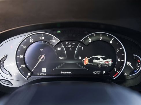 Used 2019 BMW 530i w/ Convenience Package image 11