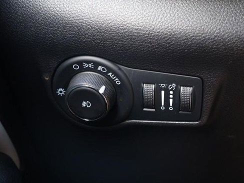 Used 2025 Jeep Compass Limited AWD/4WD image 18