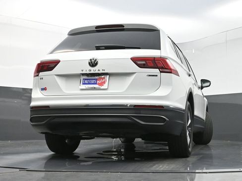 Used 2024 Volkswagen Tiguan SE image 28