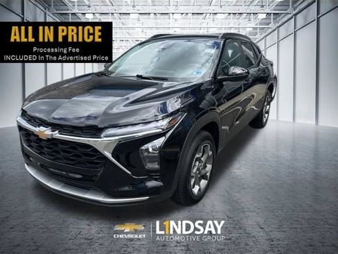 Used 2025 Chevrolet Trax LT FWD image 1