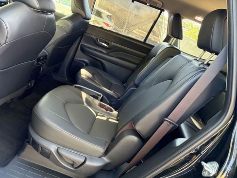 Used 2025 Toyota Grand Highlander FWD image 27