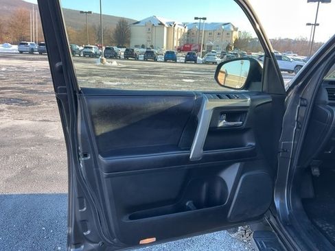 Used 2016 Toyota 4Runner SR5 image 9