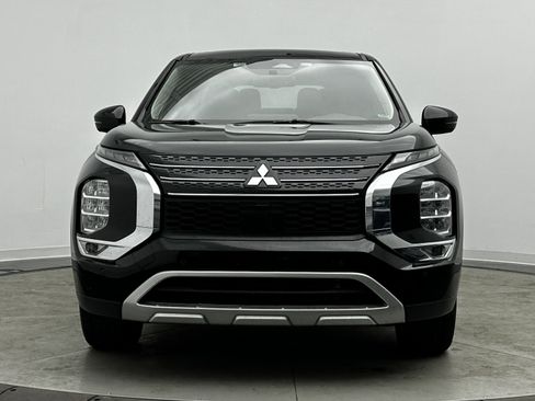 Used 2024 Mitsubishi Outlander SE Black Edition image 2