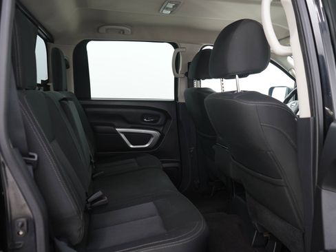 Used 2017 Nissan Titan SV AWD/4WD image 14