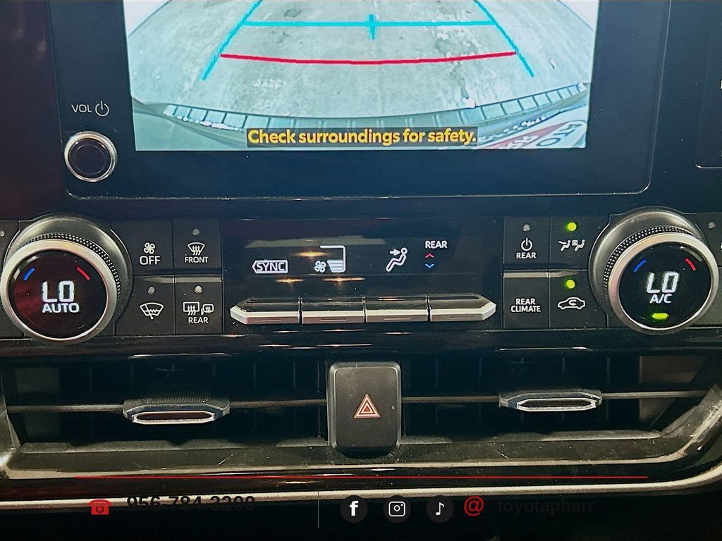Used 2025 Toyota Highlander XLE FWD image 14