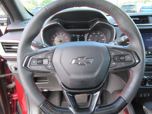 Used 2023 Chevrolet TrailBlazer RS w/ Sun and Liftgate Package FWD image 23