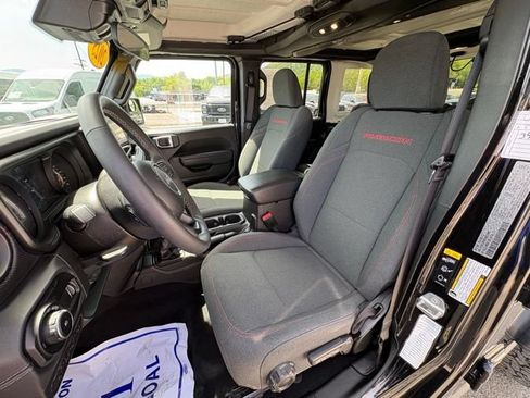 Used 2025 Jeep Wrangler Unlimited Rubicon w/ Convenience Group AWD/4WD image 27