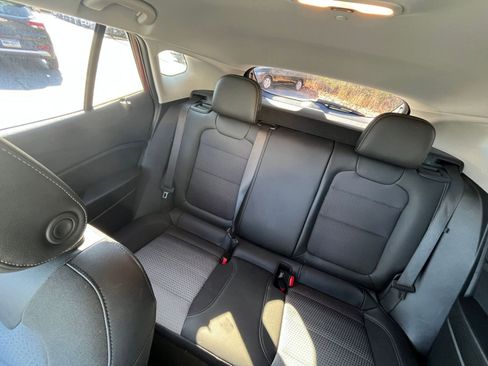 Used 2025 Chevrolet Trax LT image 33