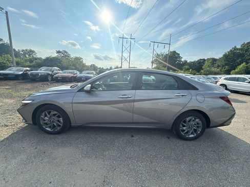 Used 2024 Hyundai Elantra SEL FWD image 8