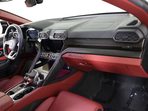 Used 2022 Lamborghini Urus image 37