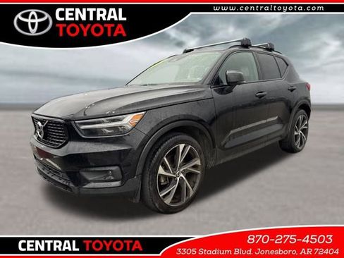 Used 2020 Volvo XC40 T5 R-Design image 1