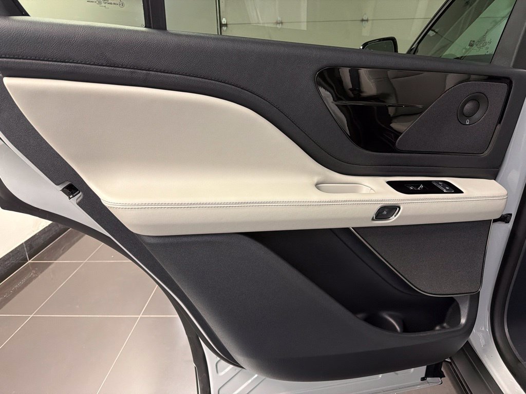 New 2027 Lincoln Aviator AWD image 37