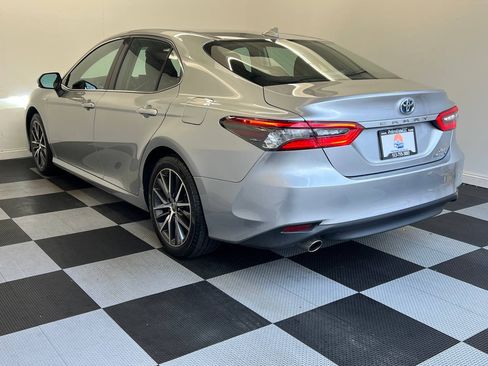 Used 2021 Toyota Camry XLE image 4