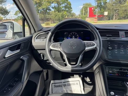 Used 2023 Volkswagen Tiguan SE w/ Panoramic Sunroof Package AWD/4WD image 15