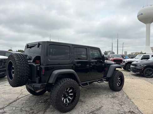 Used 2018 Jeep Wrangler Unlimited Rubicon w/ Cold Weather Group AWD/4WD image 6
