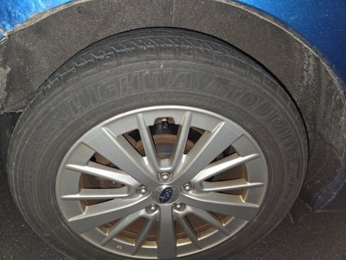 Used 2018 Subaru Impreza 2.0i Premium image 9