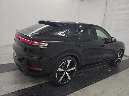 Used 2024 Porsche Cayenne Turbo w/ Premium Package Plus (PP1) AWD/4WD image 4