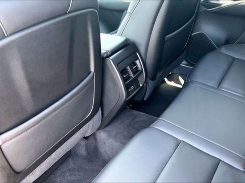 Used 2025 Cadillac XT4 Premium Luxury FWD image 10