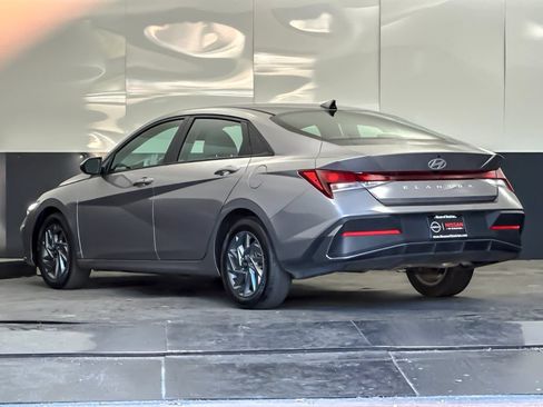 Used 2024 Hyundai Elantra SEL FWD image 5