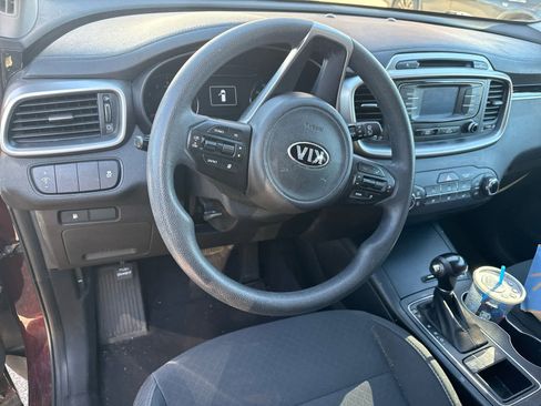 Used 2017 Kia Sorento LX image 10