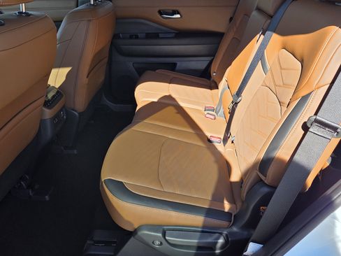 Used 2025 Nissan Pathfinder Platinum w/ Cargo Package image 6