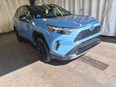 Used 2023 Toyota RAV4 XSE AWD/4WD image 5
