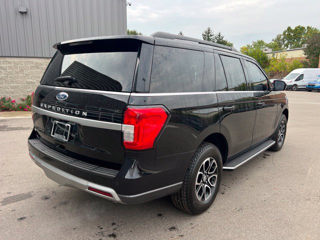 Used 2023 Ford Expedition XLT AWD/4WD image 5