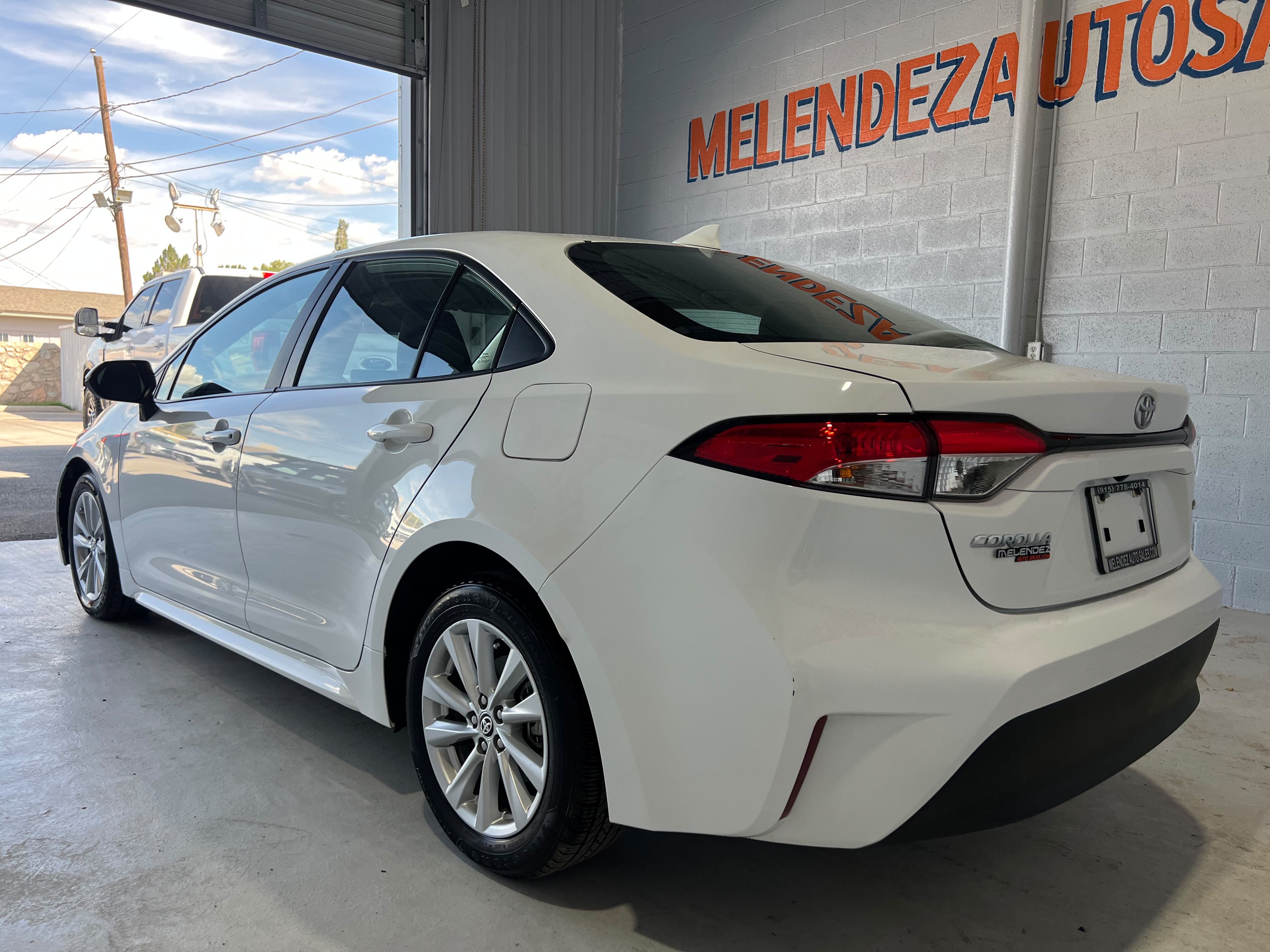 Used 2023 Toyota Corolla LE w/ LE Convenience Package FWD image 3