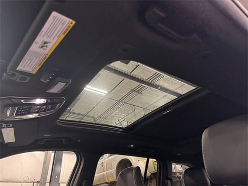 Used 2024 Jeep Grand Cherokee Limited image 25