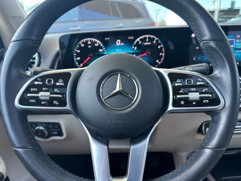 Used 2022 Mercedes-Benz GLB 250 image 25