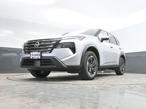 Used 2025 Nissan Rogue SV AWD/4WD image 31