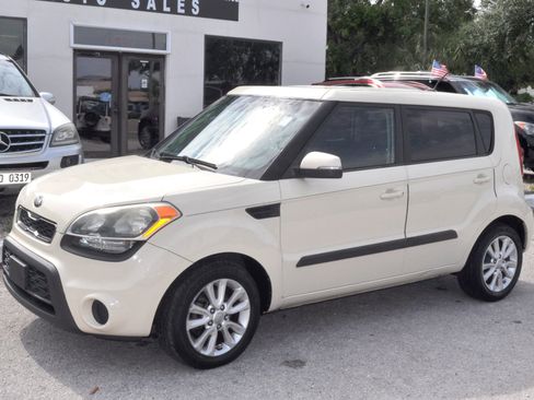 Used 2013 Kia Soul + FWD image 3