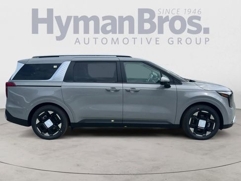 New 2026 Kia Carnival EX FWD image 1
