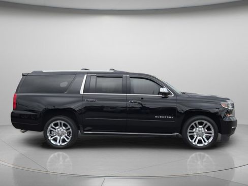 Used 2019 Chevrolet Suburban Premier w/ Premier Plus Edition RWD image 9