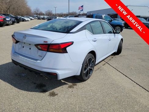 Used 2023 Nissan Altima 2.5 SR image 3