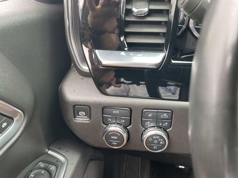 Used 2025 GMC Sierra 1500 SLT AWD/4WD image 32