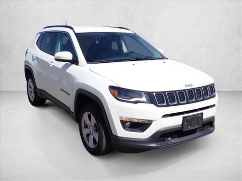Used 2018 Jeep Compass Latitude w/ Popular Equipment Group AWD/4WD image 9