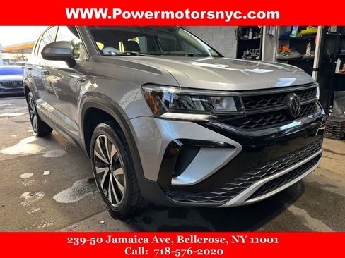 Used 2024 Volkswagen Taos SE image 3