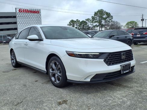 Used 2023 Honda Accord EX image 2